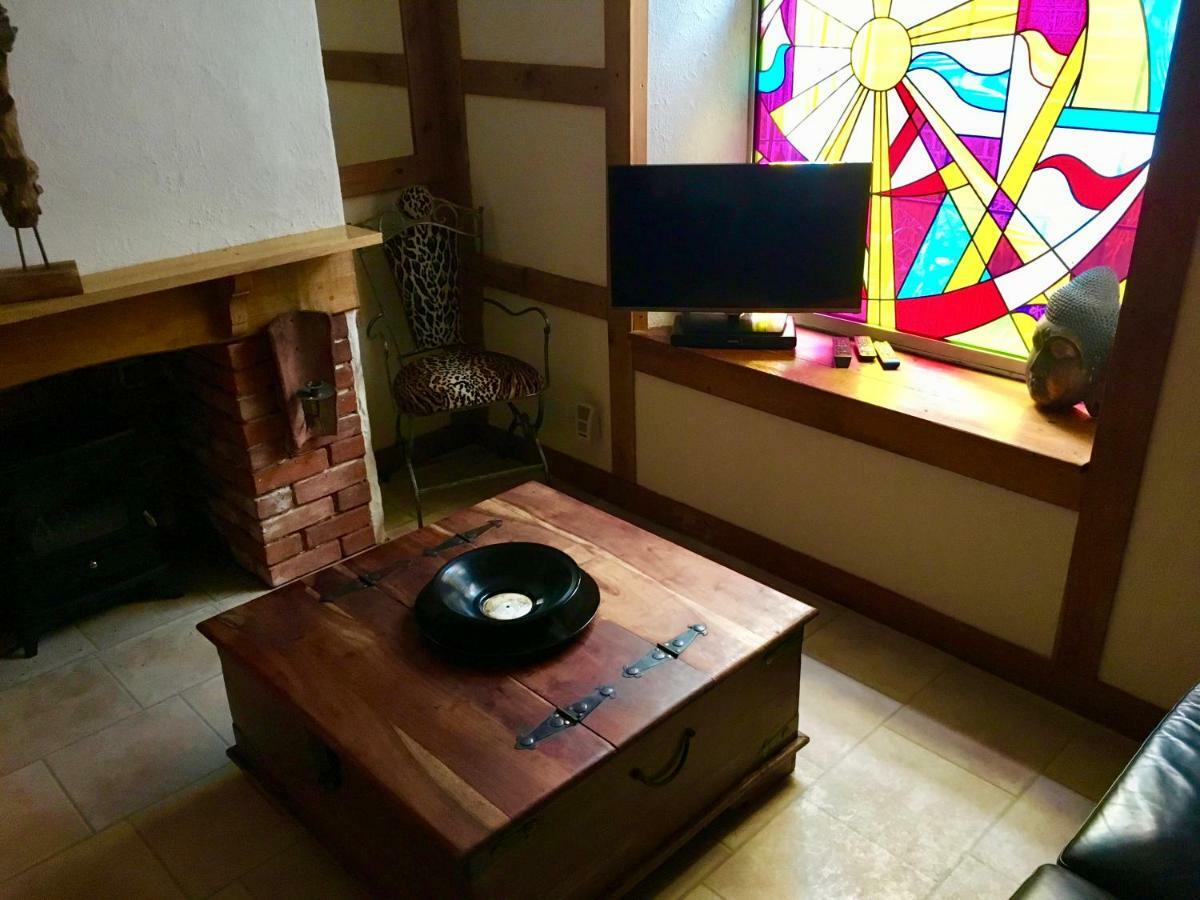 グラストンベリー The Rabbit Holeヴィラ エクステリア 写真
